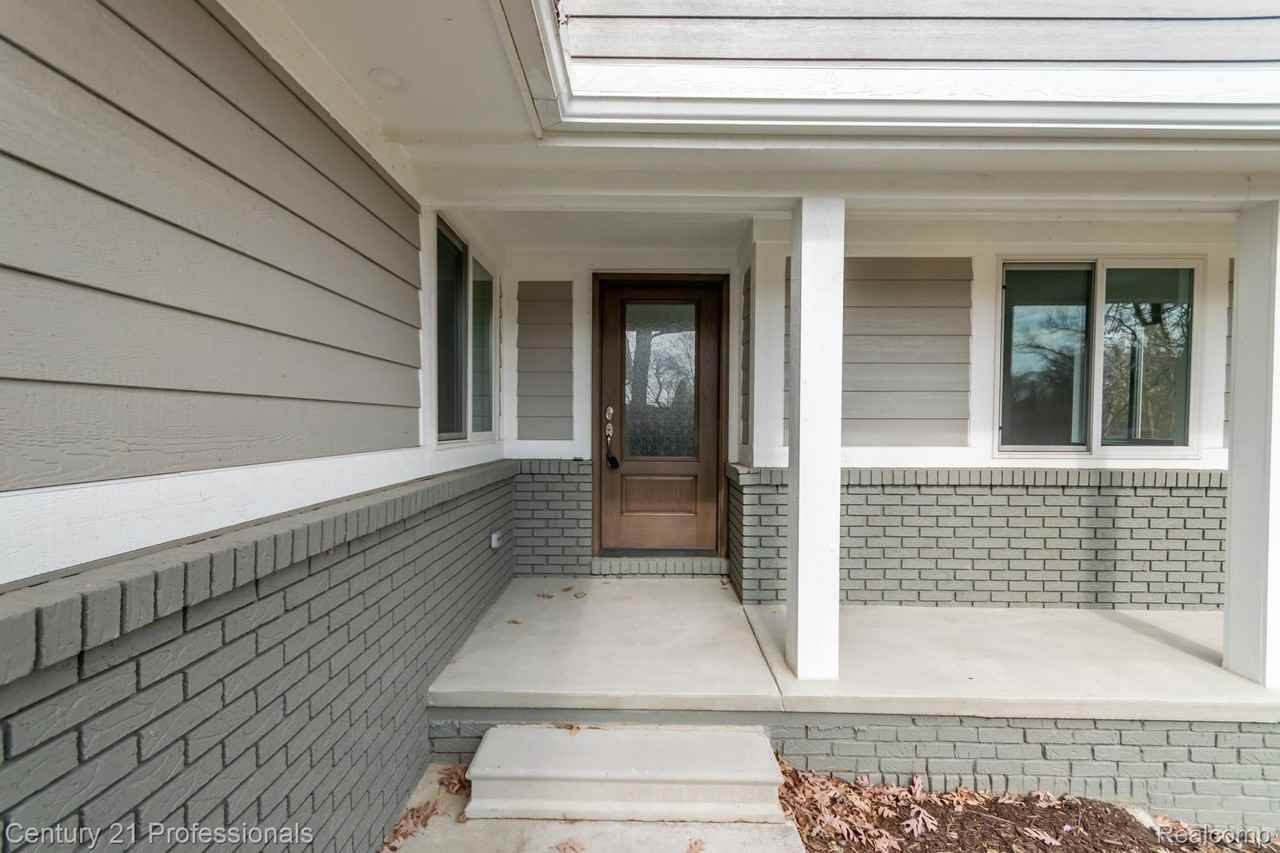 4080 Fairlane Dr - Photo 2 of 24