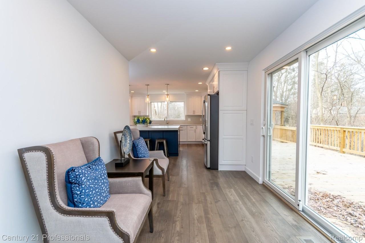 4080 Fairlane Dr - Photo 4 of 24