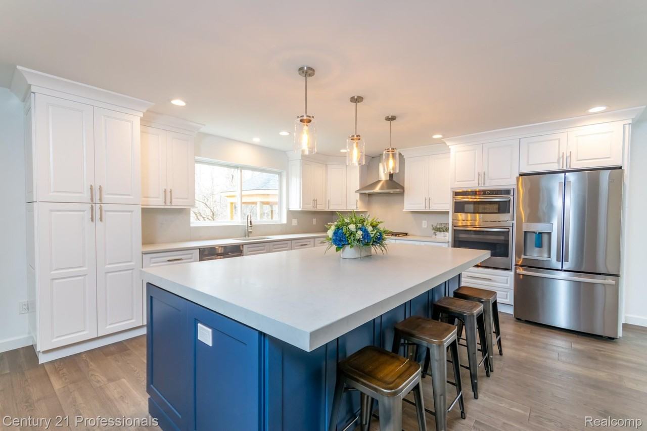 4080 Fairlane Dr - Photo 5 of 24