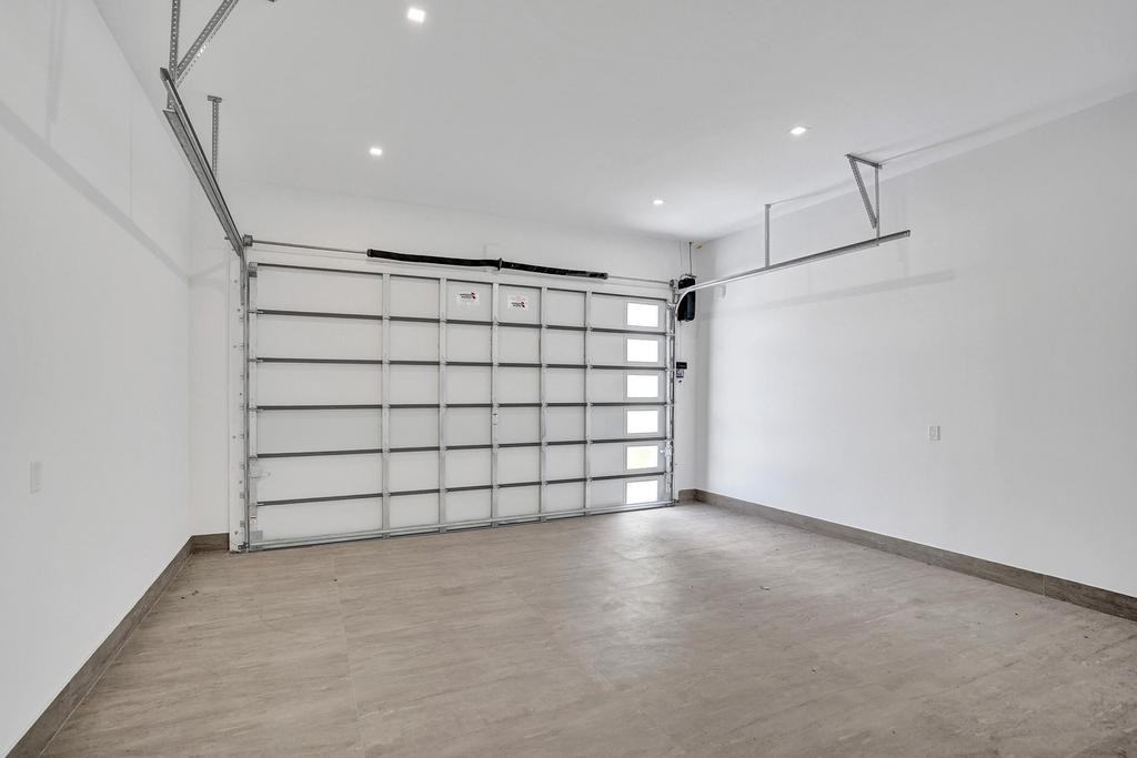 235 Ne 11th St - Photo 4 of 50