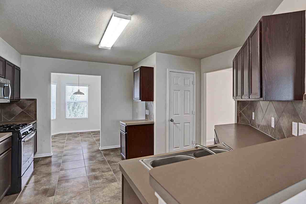 9960 Hyacinth Way - Photo 3 of 13