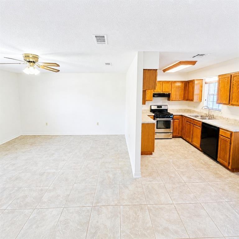 205 Omega St ##A - Photo 3 of 10