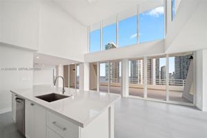 featured image of NE 34th St & Biscayne Blvd