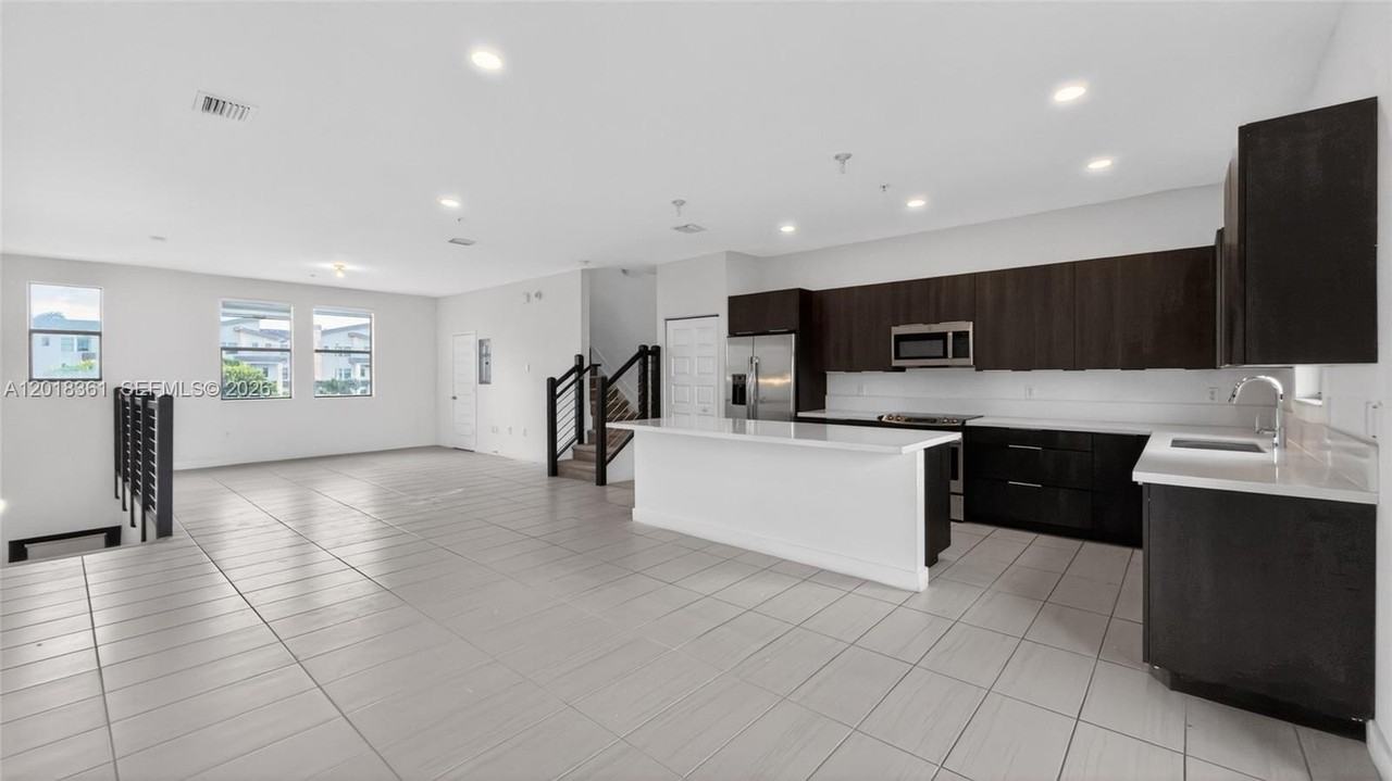 10467 Nw 82nd St #10 - Photo 3 of 22