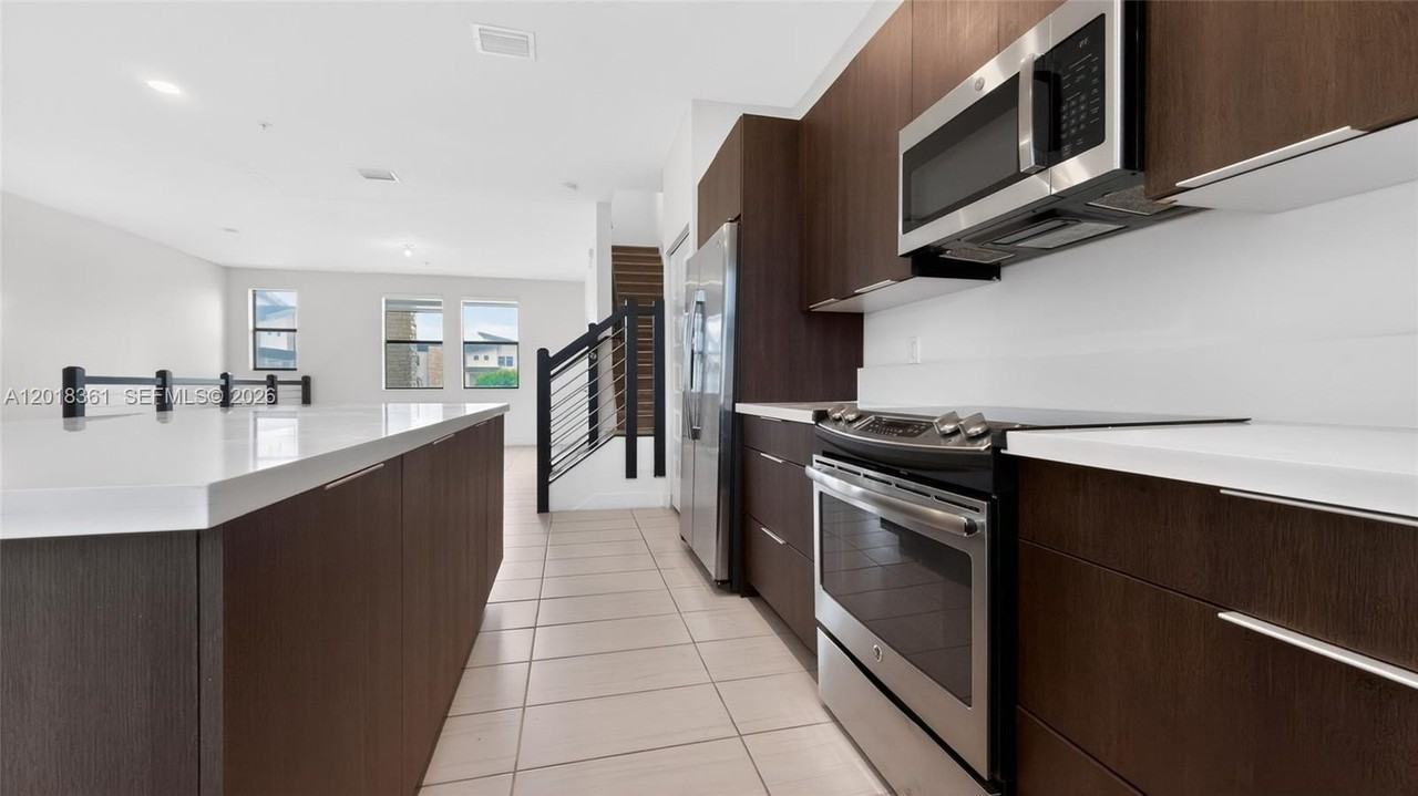 10467 Nw 82nd St #10 - Photo 4 of 22