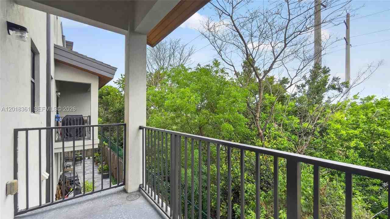 10467 Nw 82nd St #10 - Photo 5 of 22