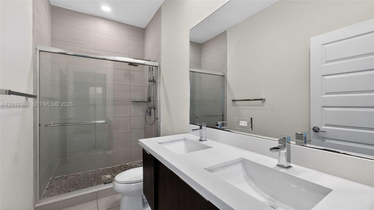 10467 Nw 82nd St #10 - Photo 7 of 22