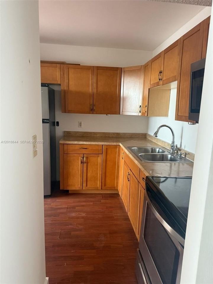 2025 Ne 164th St #818 - Photo 6 of 19