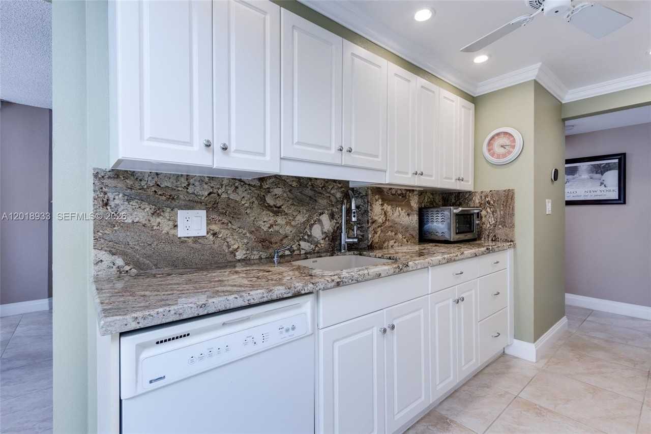 1410 Sheridan St #9I - Photo 5 of 21