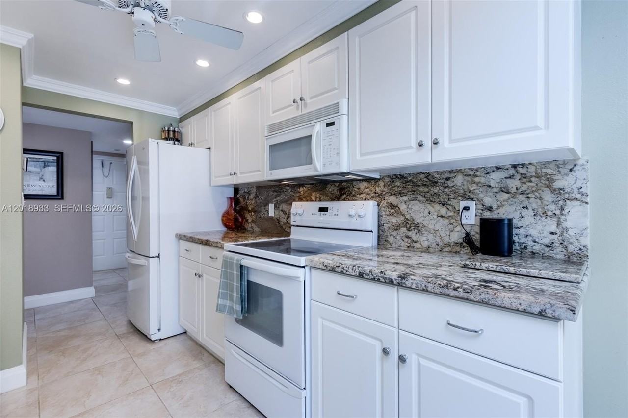 1410 Sheridan St #9I - Photo 6 of 21