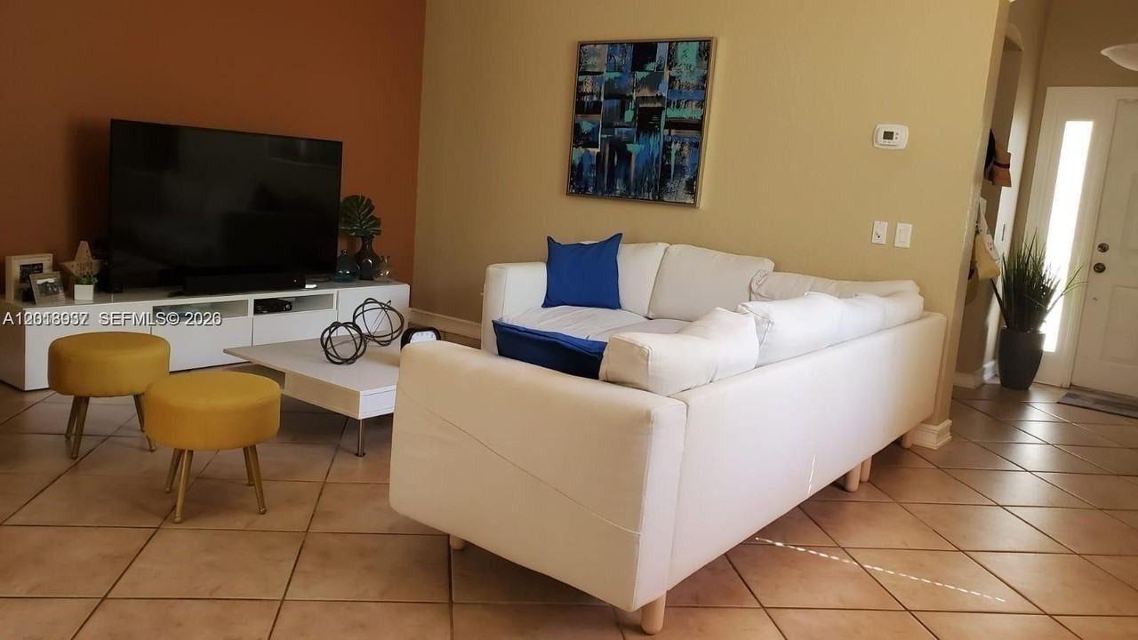 449 Silver Palm Way #449 - Photo 2 of 4
