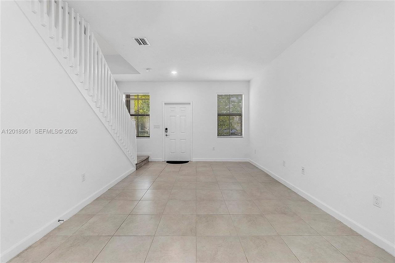 1541 Sw 28th St #1541 - Photo 7 of 27