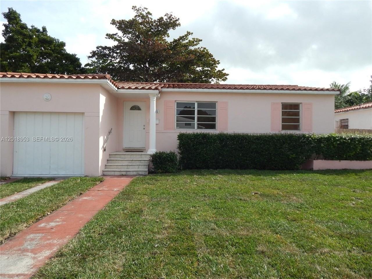 1841 Sw 37th Ave - Photo 2 of 24