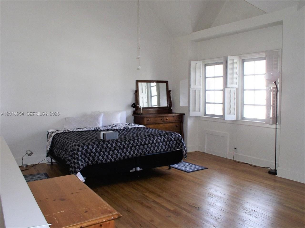 404 Viscaya Ave #404 - Photo 7 of 11