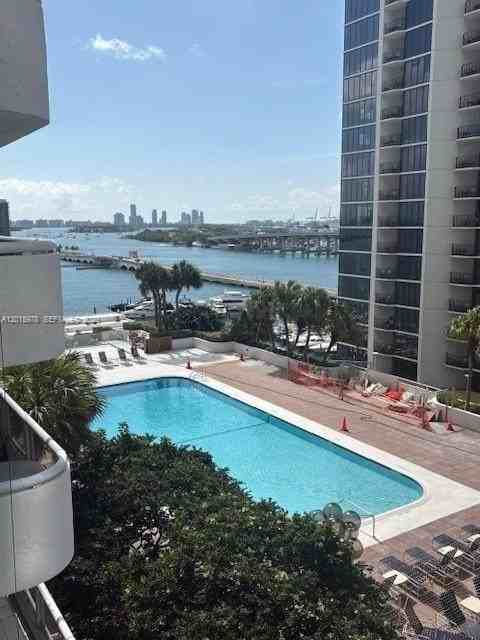 1717 N Bayshore Dr #A1542