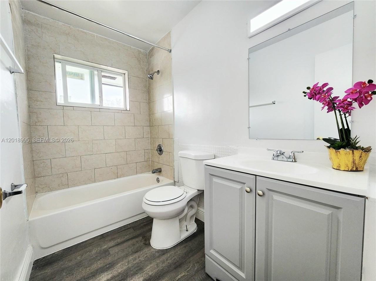 13455 Ne 6th Ave #301 - Photo 4 of 6