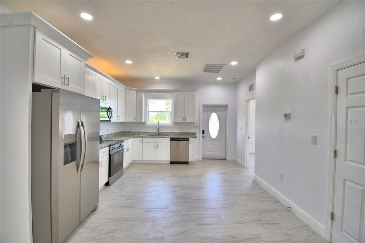 Sarasota Dr #A - Photo 6 of 35