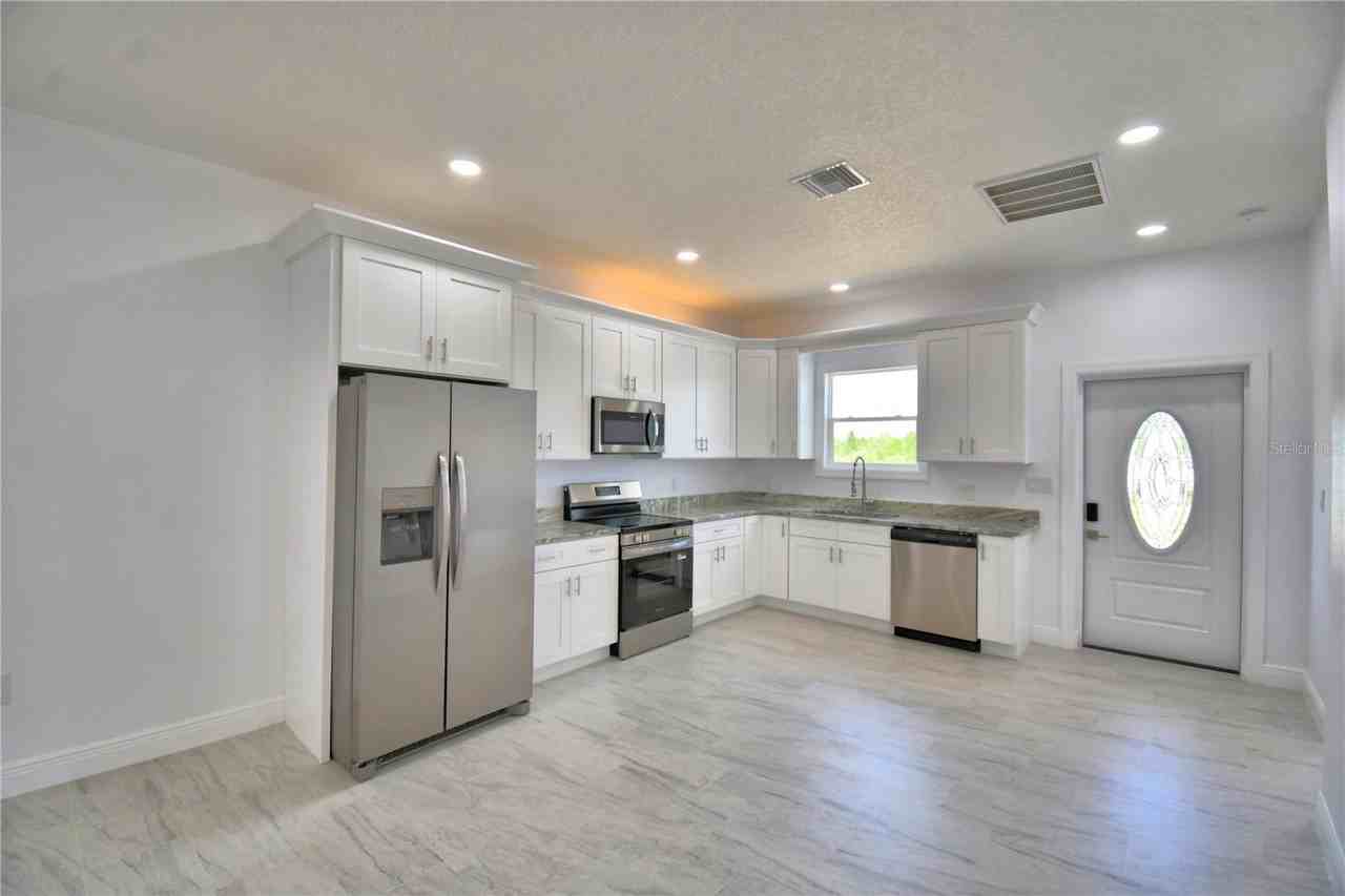 Sarasota Dr #A - Photo 7 of 35
