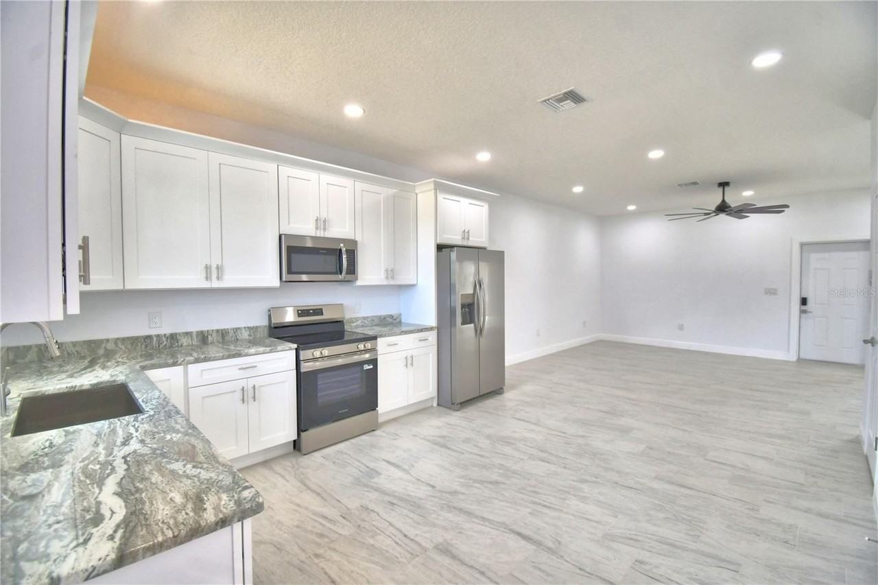 Sarasota Dr #B - Photo 3 of 25