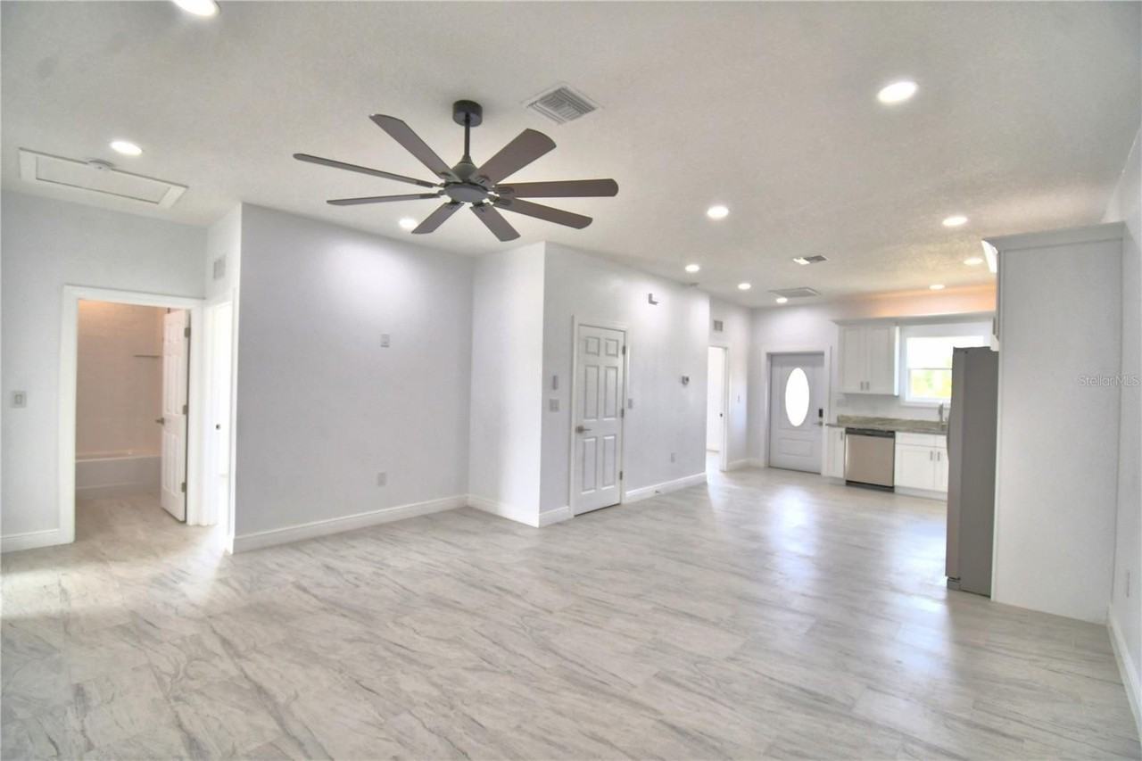 Sarasota Dr #B - Photo 5 of 25