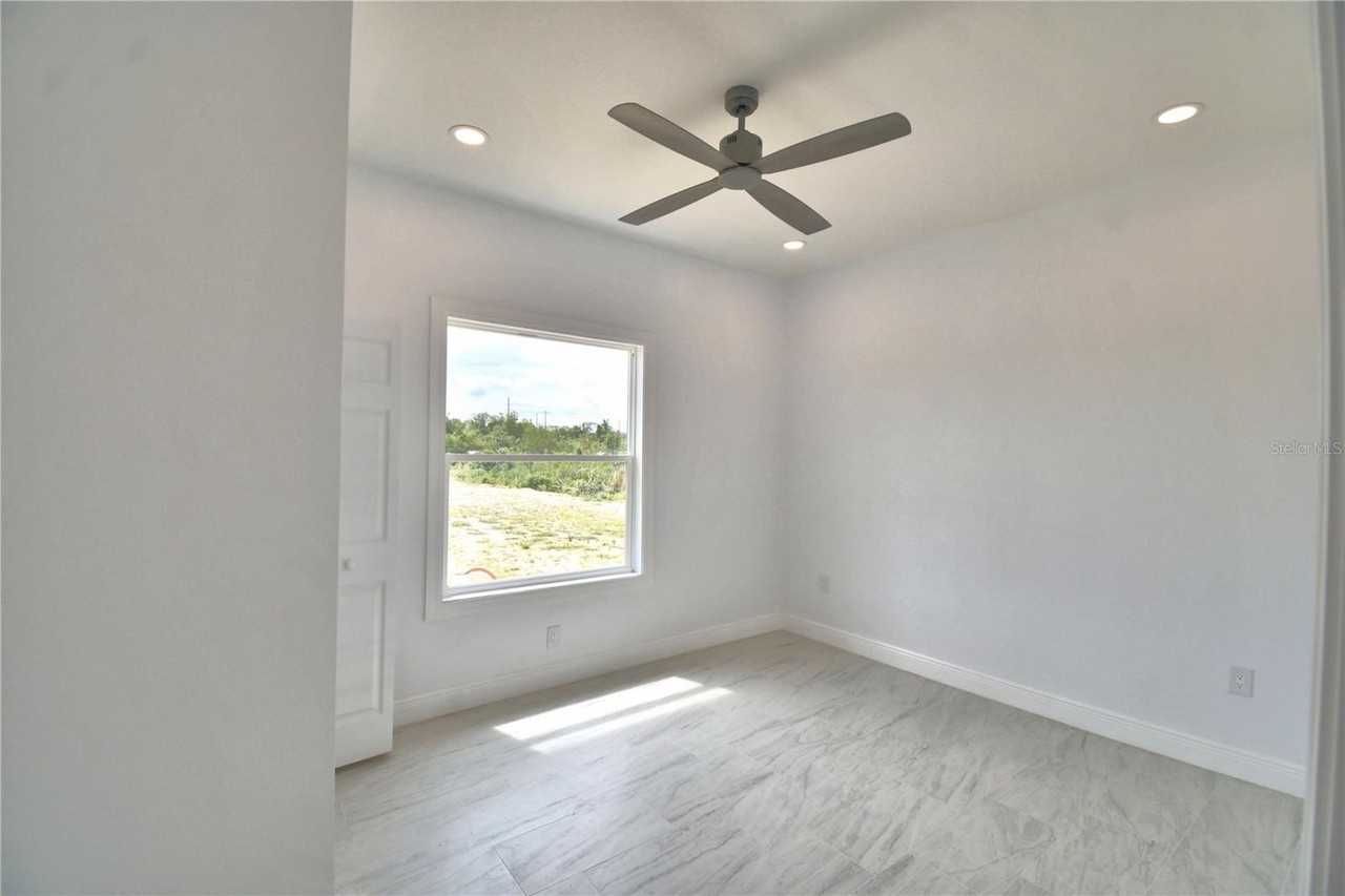 Sarasota Dr #B - Photo 7 of 25