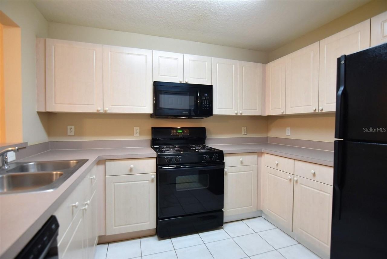 1066 Dolphin Dr - Photo 7 of 25