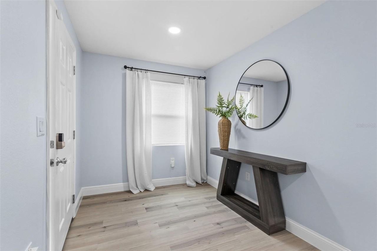 3708 N 56th St - Photo 3 of 21