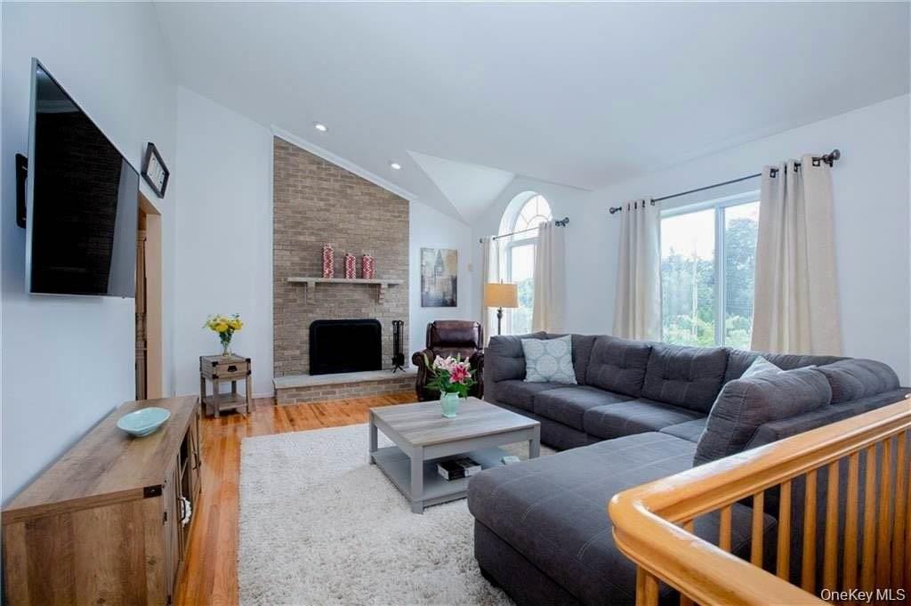 1 Hagan Ct - Photo 4 of 28