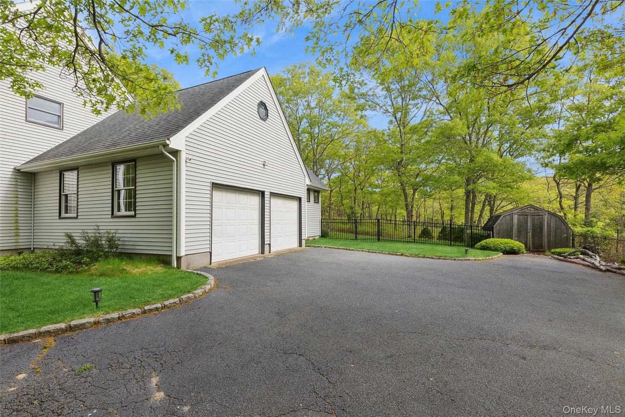 2 Red Creek Cir - Photo 2 of 34