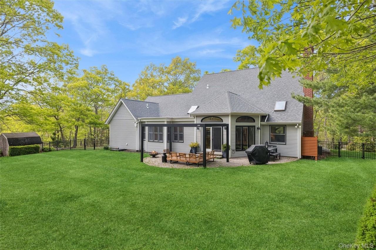 2 Red Creek Cir - Photo 4 of 34