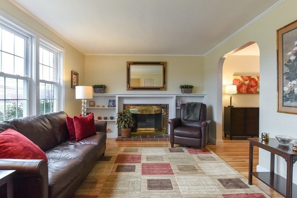 91 Nahatan St - Photo 2 of 9