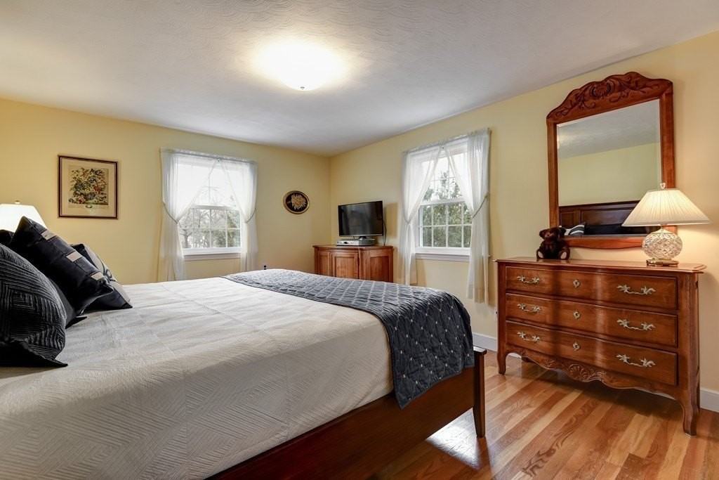 91 Nahatan St - Photo 6 of 9