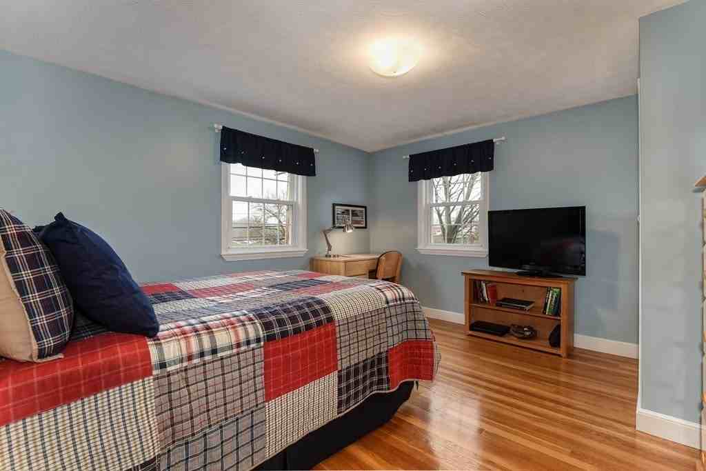 91 Nahatan St - Photo 7 of 9