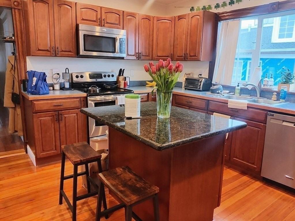 933 E Broadway #1 - Photo 2 of 19