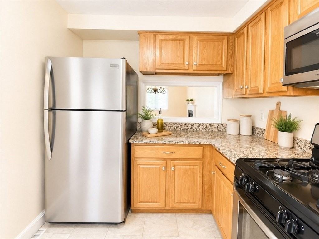 4 Alcott Cir #4 - Photo 5 of 13