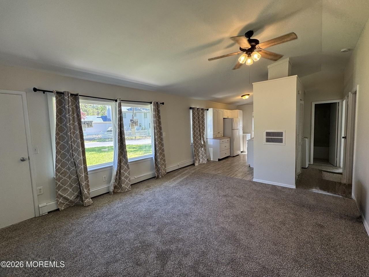 208 Shore Blvd - Photo 3 of 11