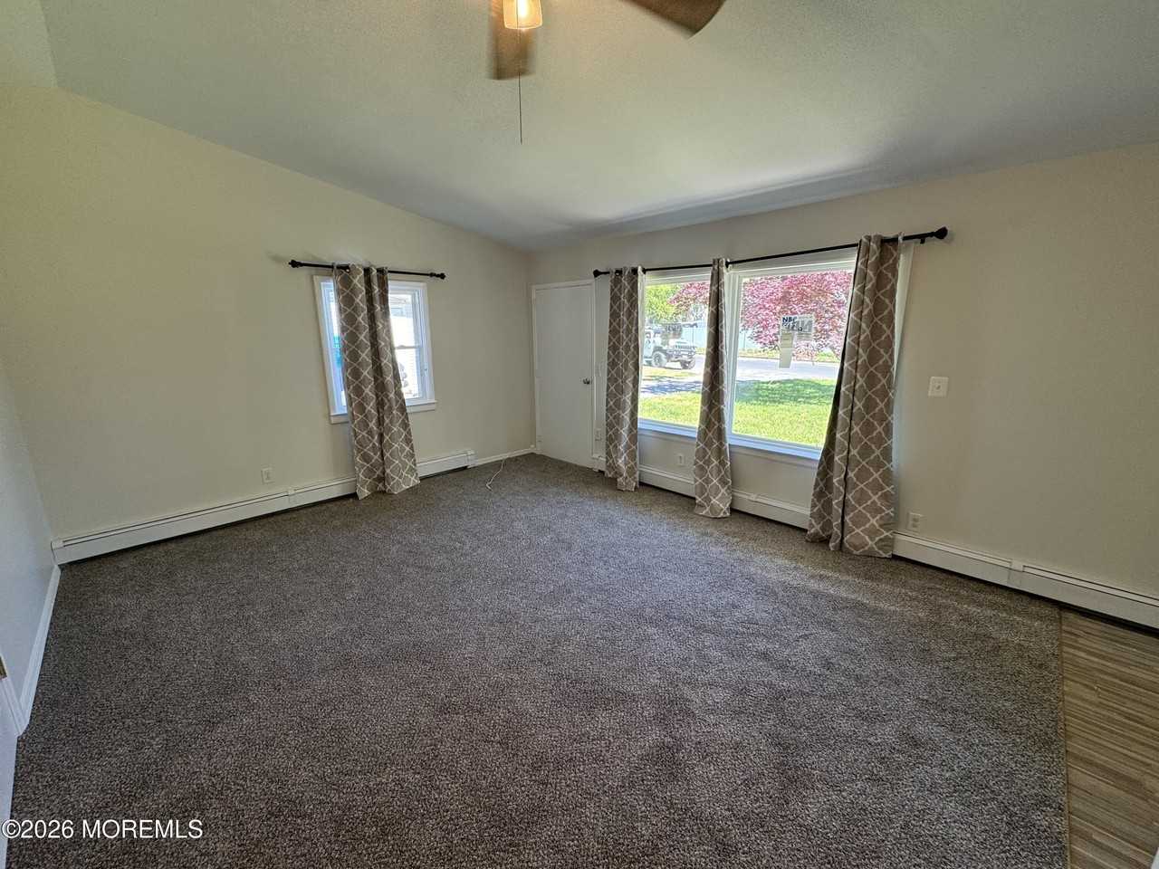 208 Shore Blvd - Photo 4 of 11