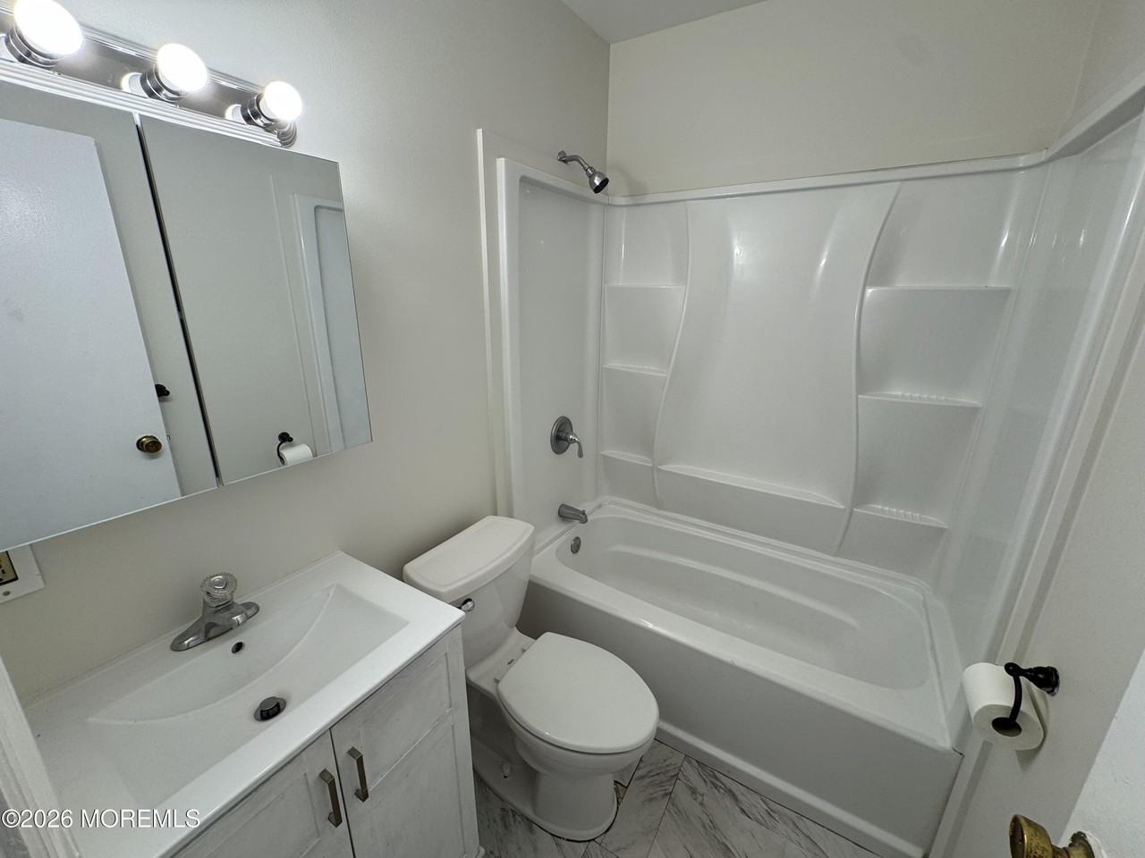 208 Shore Blvd - Photo 7 of 11