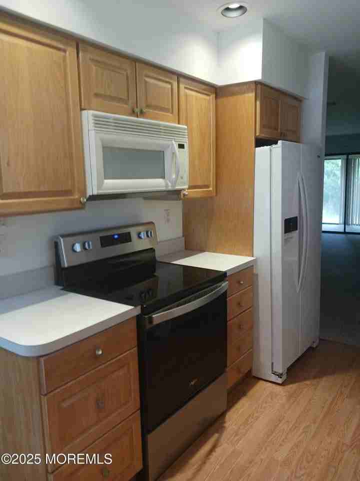 176 Amberly Dr #D - Photo 4 of 11