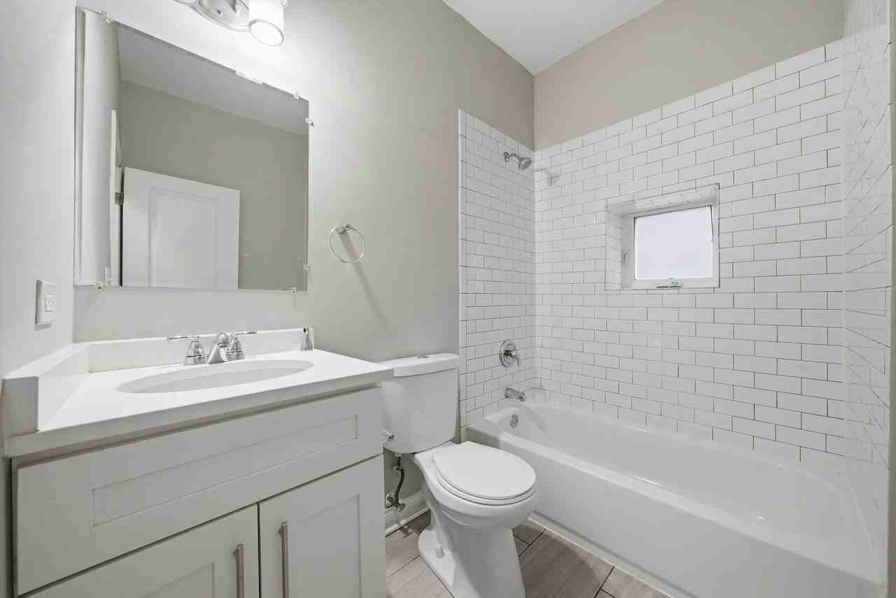 5039 W Cullom Ave #1 - Photo 7 of 14