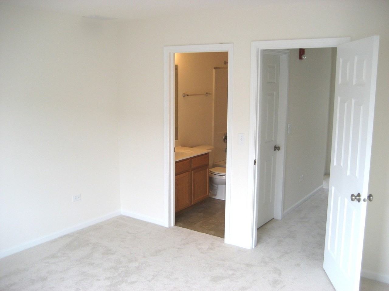 907 Neudearborn Ln - Photo 5 of 8