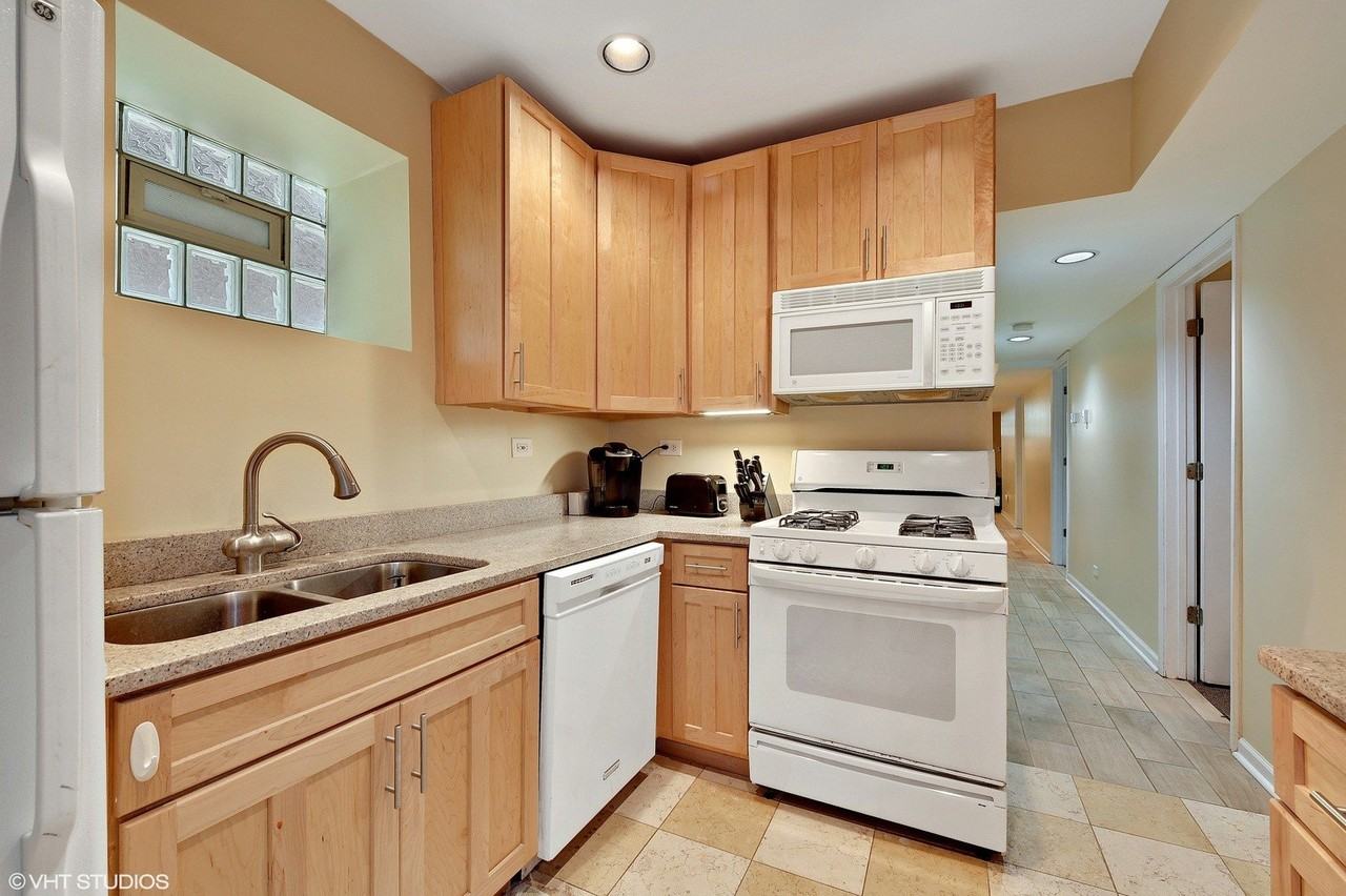 1917 N Larrabee St #G - Photo 4 of 9