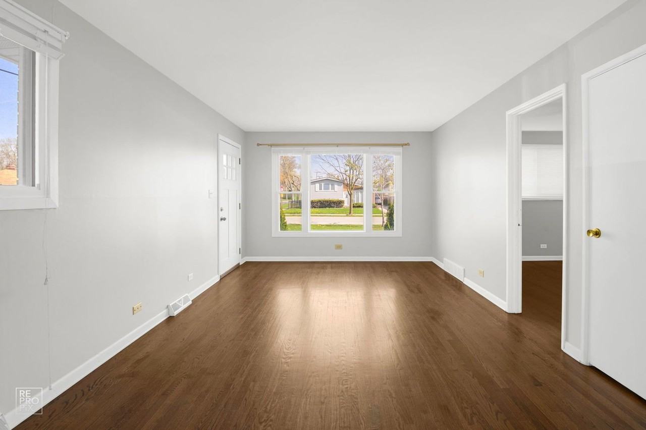 318 Virginia St - Photo 2 of 10