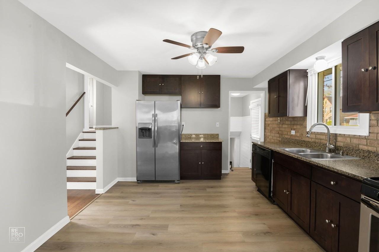 318 Virginia St - Photo 5 of 10