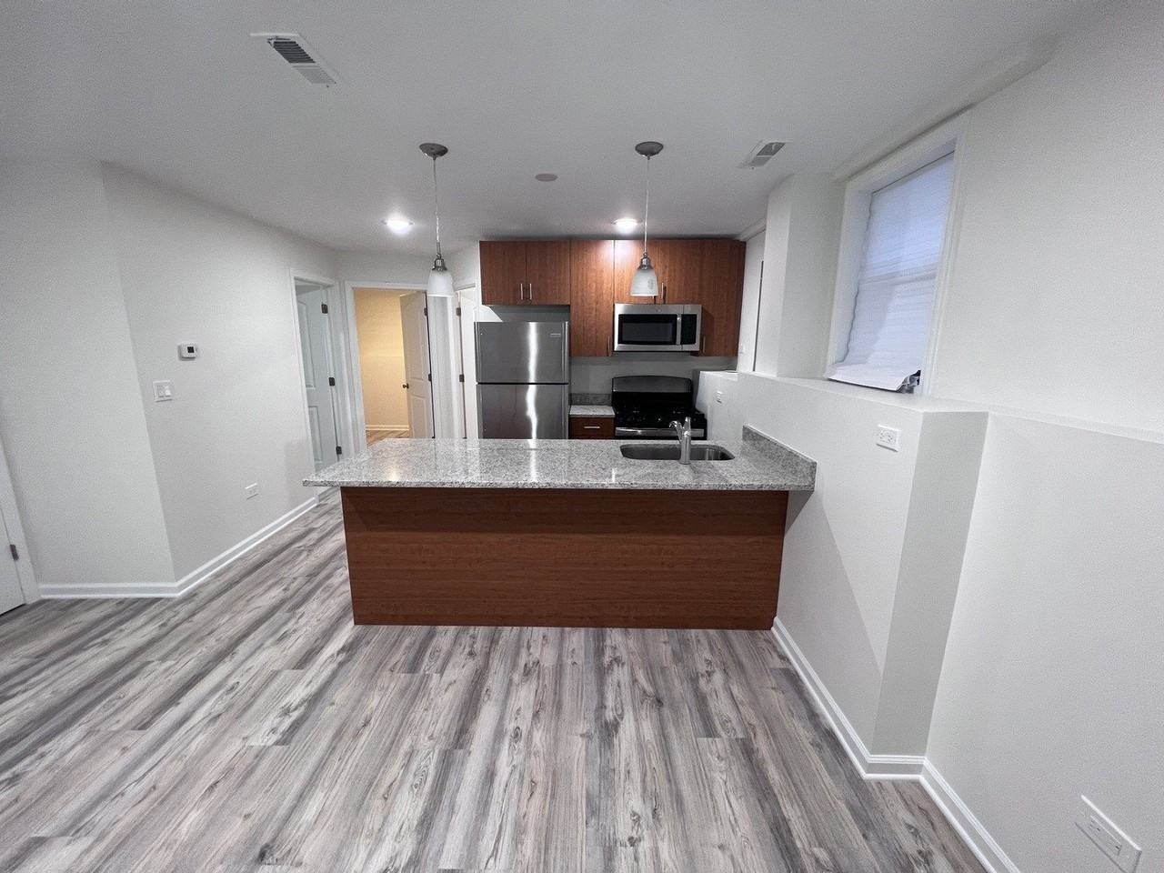 3051 N Racine Ave #G - Photo 3 of 8