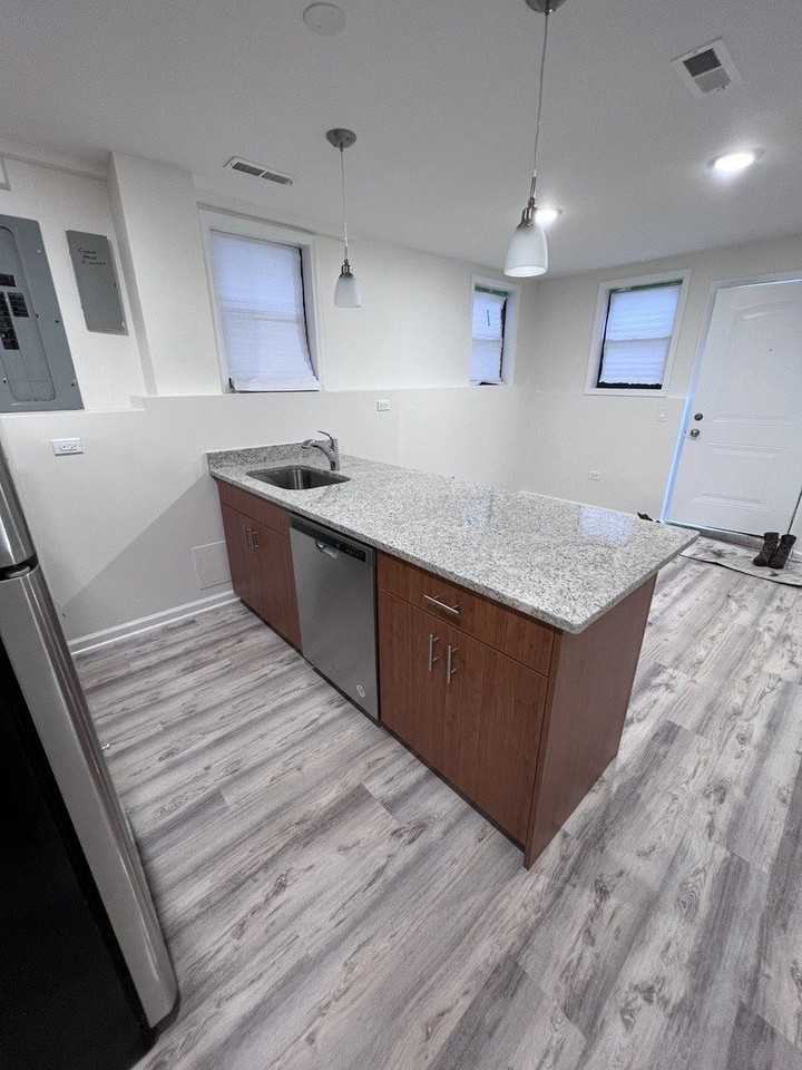 3051 N Racine Ave #G - Photo 4 of 8