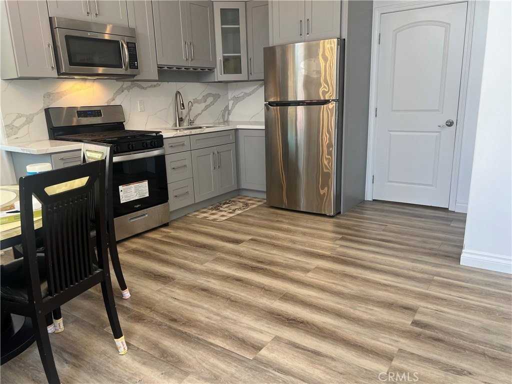 9177 Mcbride River Ave #B - Photo 4 of 24