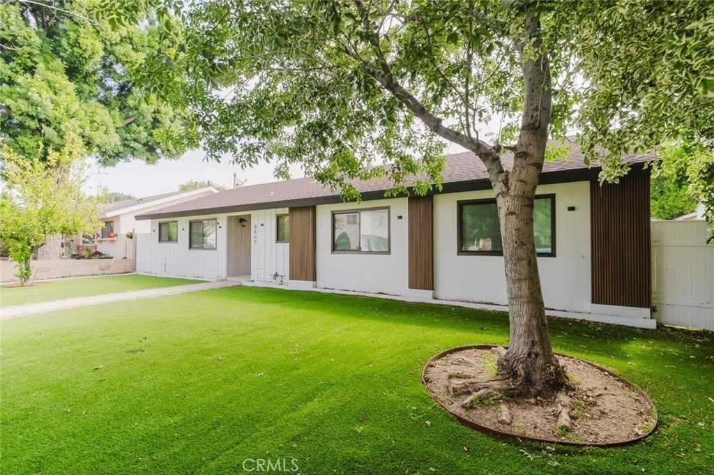 8400 Chimineas Ave - Photo 4 of 31