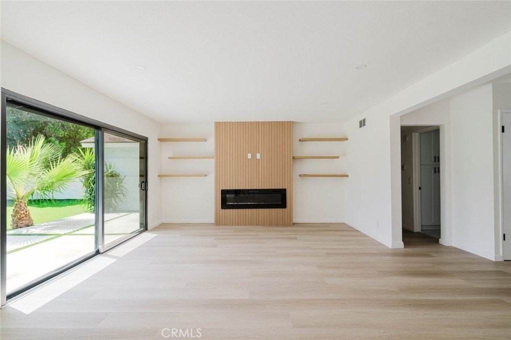8400 Chimineas Ave - Photo 6 of 31