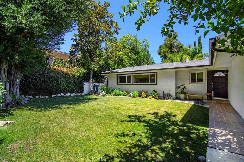 20459 Tiara St - Photo 2 of 34